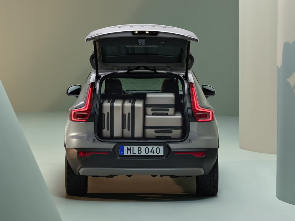 Volvo XC40 -auton tavaratila