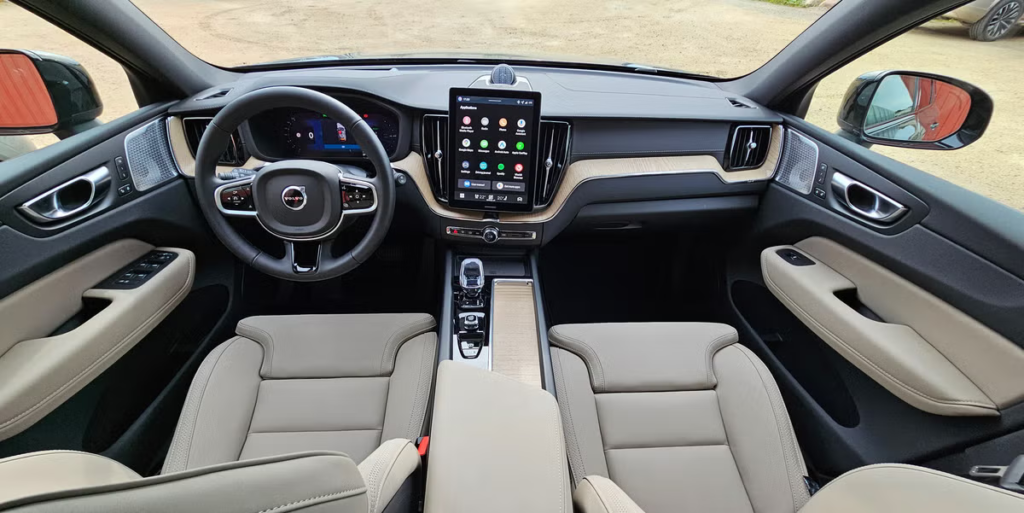 Uuden Volvo XC60:n sisätilat